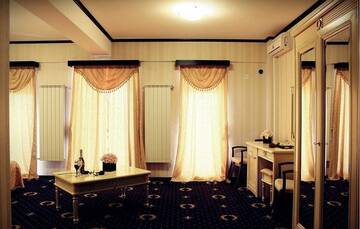 Фото номера Люкс с гидромассажной ванной Отель Hotel Premier Class г. Valea Lupului 2