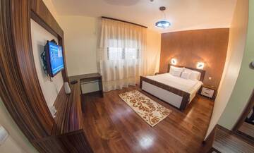 Фото номера Двухместный номер с 1 кроватью Отель Hotel Coral г. Valea Lupului 2