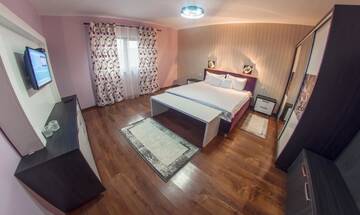 Фото номера Двухместный номер Делюкс с 1 кроватью Отель Hotel Coral г. Valea Lupului 4