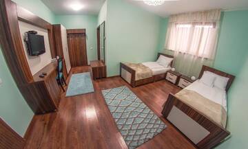 Фото номера Двухместный номер с 2 отдельными кроватями Отель Hotel Coral г. Valea Lupului 2
