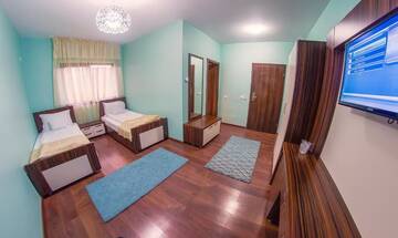 Фото номера Двухместный номер с 2 отдельными кроватями Отель Hotel Coral г. Valea Lupului 6